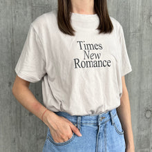 將圖片載入圖庫檢視器 彈滑Times New Romance Tee
