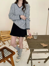 將圖片載入圖庫檢視器 V領花紋撞色邊針織上衣
