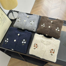 將圖片載入圖庫檢視器 花花刺繡針織開衫

