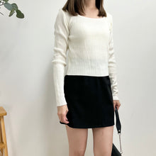 將圖片載入圖庫檢視器 U領基本百搭坑紋上衣
