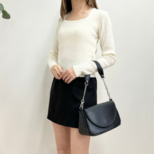 將圖片載入圖庫檢視器 U領基本百搭坑紋上衣
