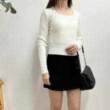 將圖片載入圖庫檢視器 U領基本百搭坑紋上衣
