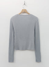 將圖片載入圖庫檢視器 U領基本百搭坑紋上衣
