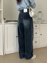 將圖片載入圖庫檢視器 超靚絲絨深藍牛仔褲

